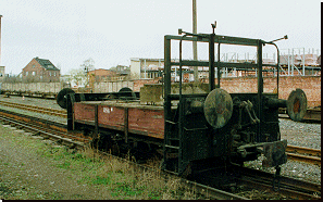  Ein Zwischenwagen zum Bewegen von aufgebockten Regelspurwagen